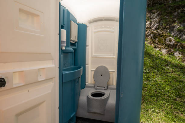 Best Construction site porta potty rental  in Coralville, IA